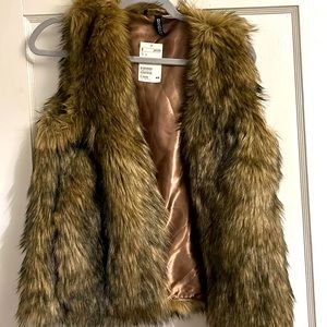H&M for vest women’s size 6 NWT